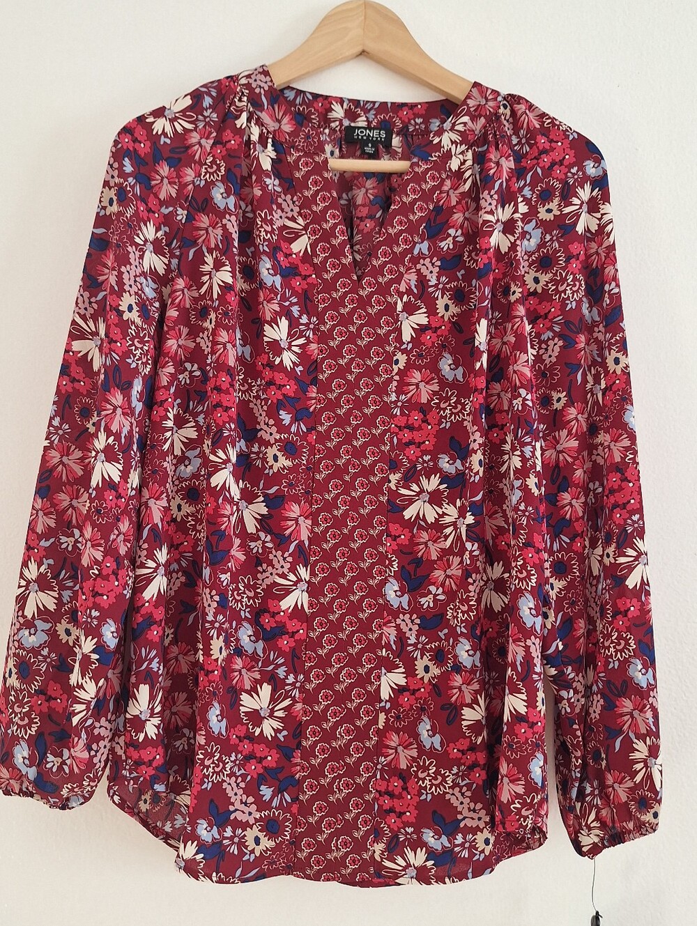 NWT Jones New York Burgundy Floral Split V-Neck Blouse